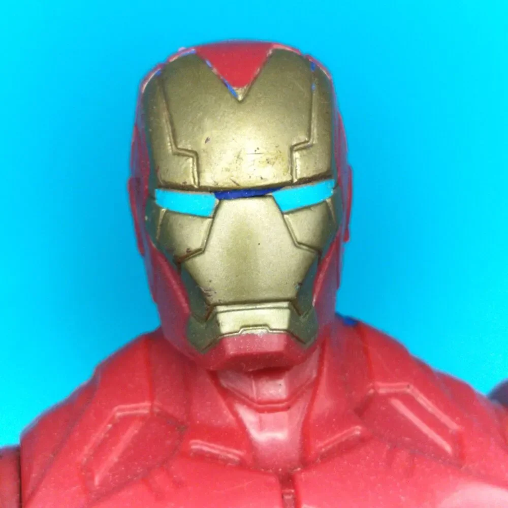 Hasbro Marvel Iron Man Action Figure 2019 Red Gold Blue 8.5